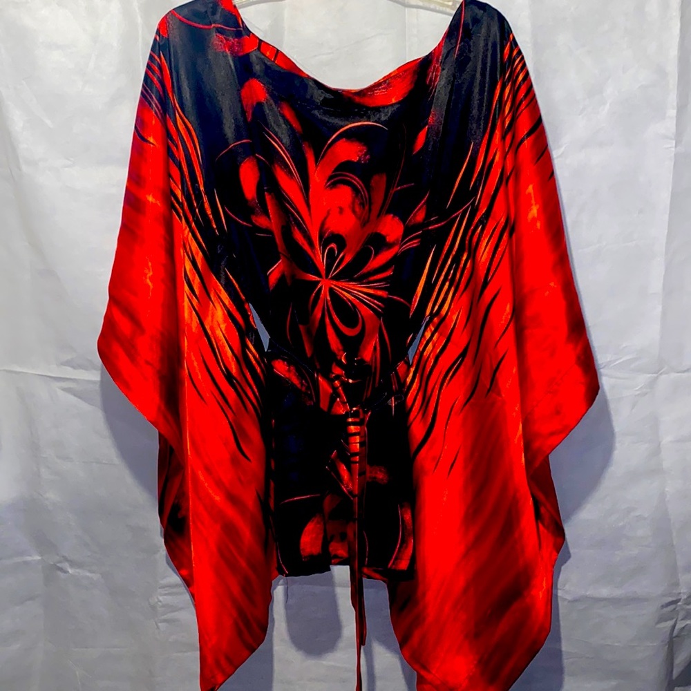 Beautiful Top Tunic Camille La Vie. Red and Black